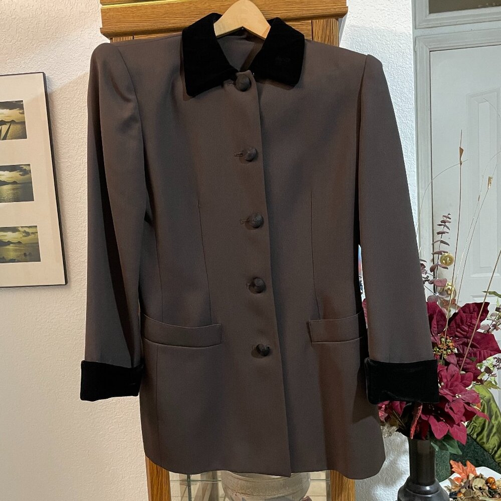 EUC Chic DANA BUCHMAN Brown Coat w/ Black Velvet Trim S 6